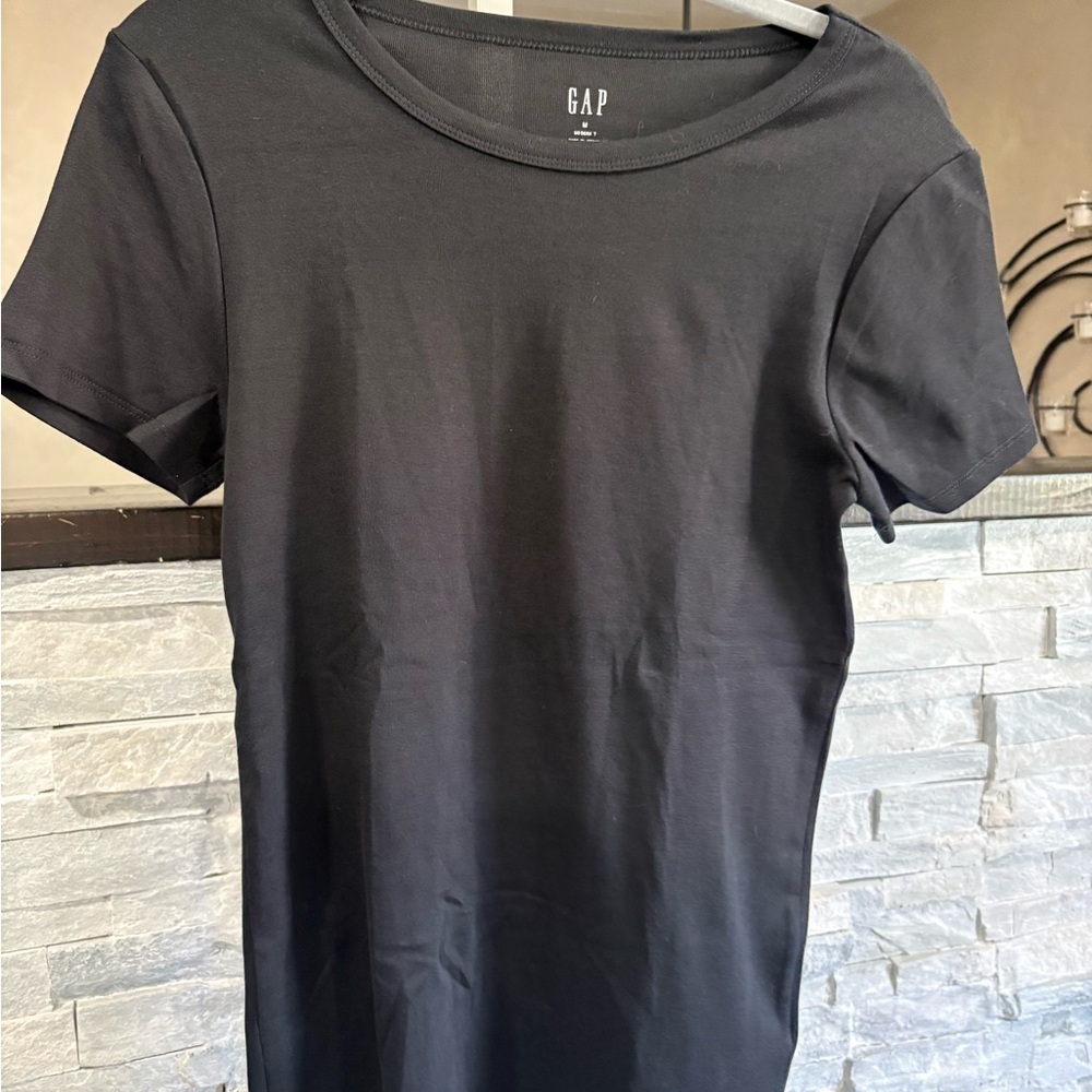 GAP Black Modern Tee with Subtle Logo